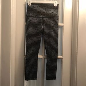 Sz 6 crop black/grey lululemon yoga pants